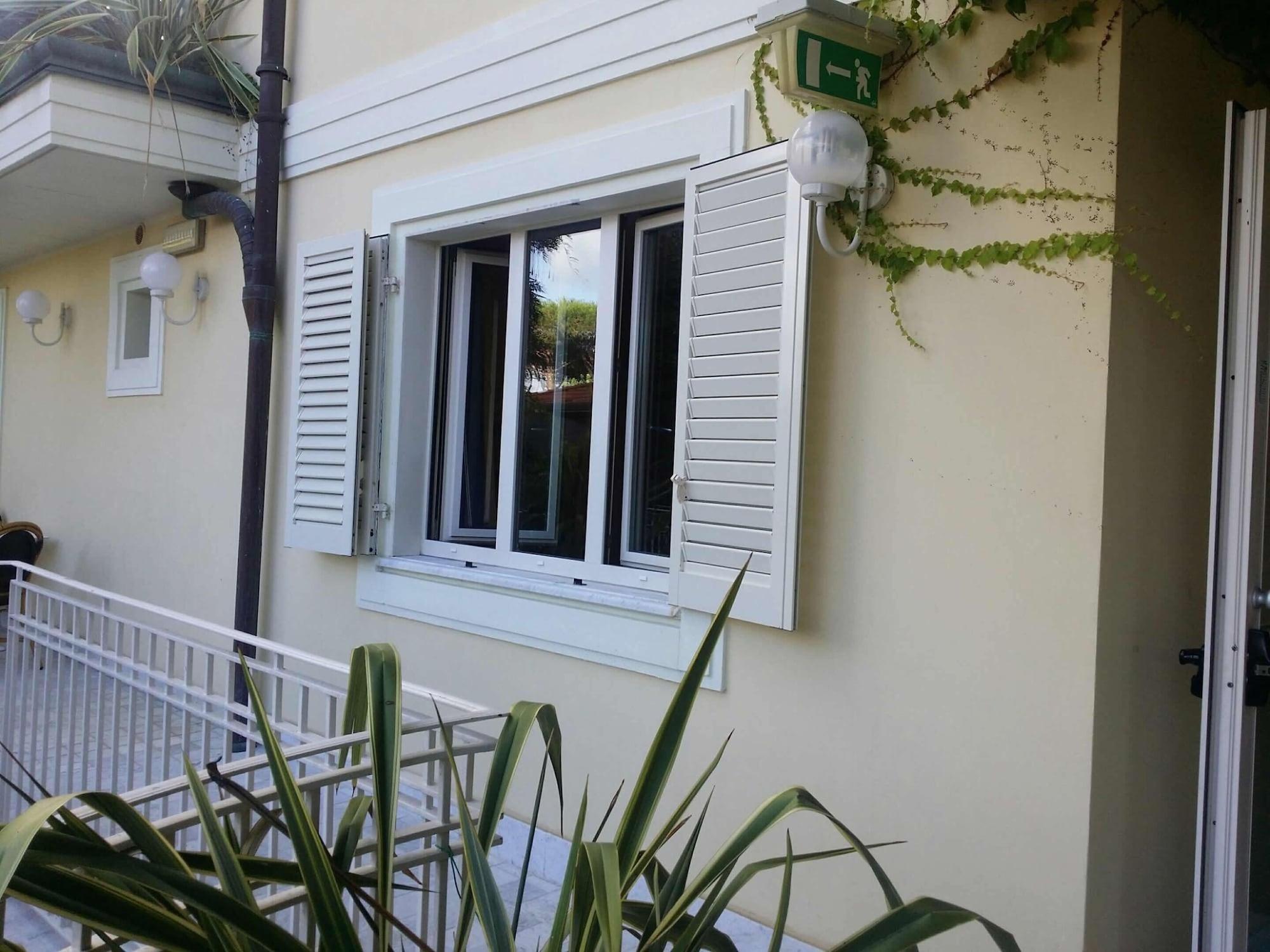 Jr Resort Logos Forte Dei Marmi Exterior foto