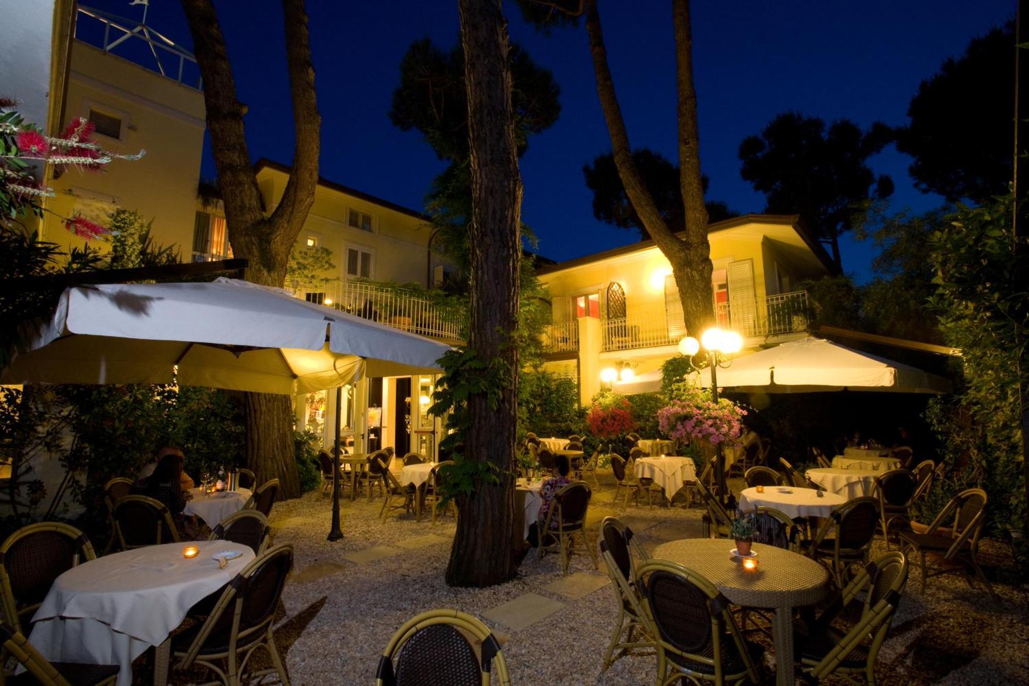 Jr Resort Logos Forte Dei Marmi Exterior foto