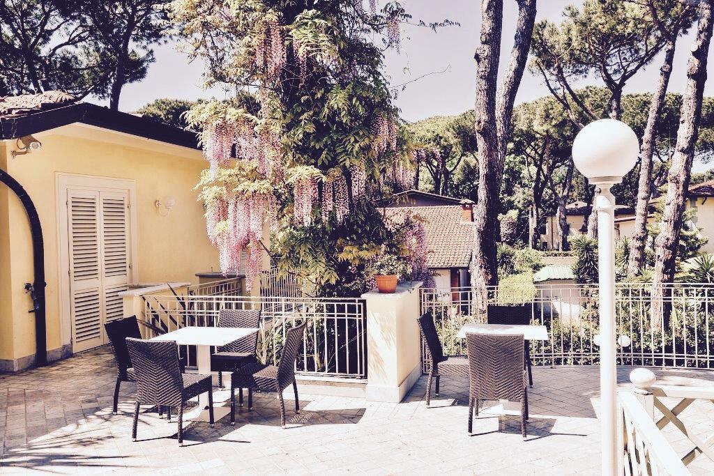Jr Resort Logos Forte Dei Marmi Exterior foto