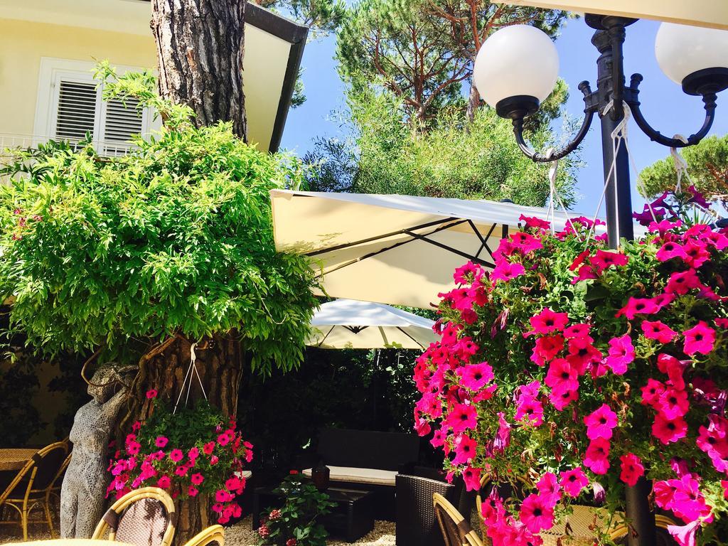 Jr Resort Logos Forte Dei Marmi Exterior foto